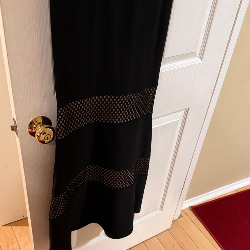 Chic Black Maxi Dress with Mesh Accents - Picture 5 of 6